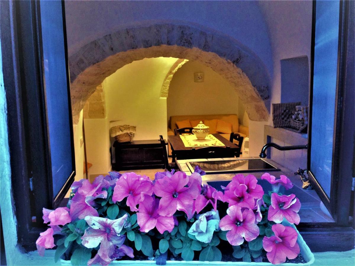 アルベロベッロ Trullo "Vicolo Fiorito"ヴィラ エクステリア 写真