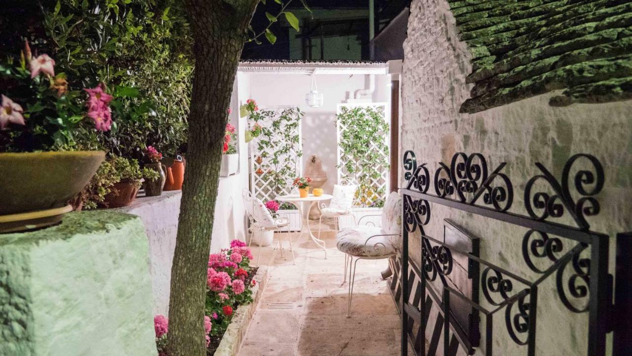 アルベロベッロ Trullo "Vicolo Fiorito"ヴィラ エクステリア 写真